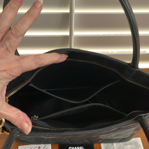 CHANEL Black leather Quilted Leather Medallion Bag - Picture 9 of 11